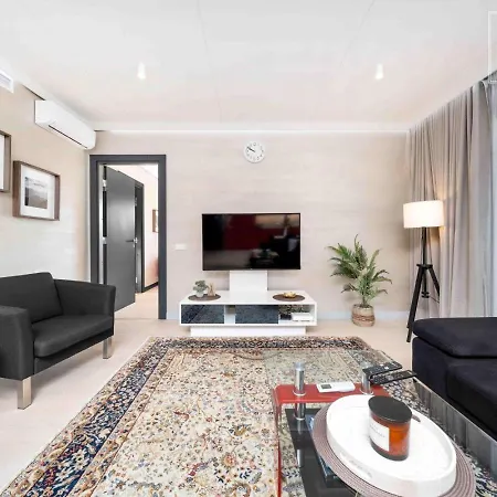 Top-floor 97m2 2br - Balcony - 2 Parking Spaces Apartment