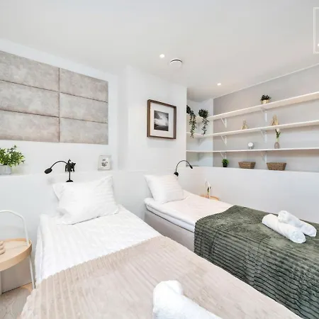 Top-floor 97m2 2br - Balcony - 2 Parking Spaces *