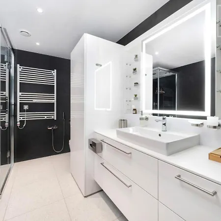 Top-floor 97m2 2br - Balcony - 2 Parking Spaces * Reval