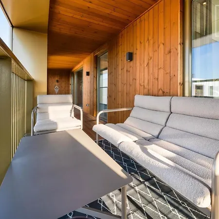 Apartment Top-floor 97m2 2br - Balcony - 2 Parking Spaces