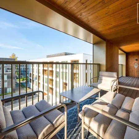 Top-floor 97m2 2br - Balcony - 2 Parking Spaces *